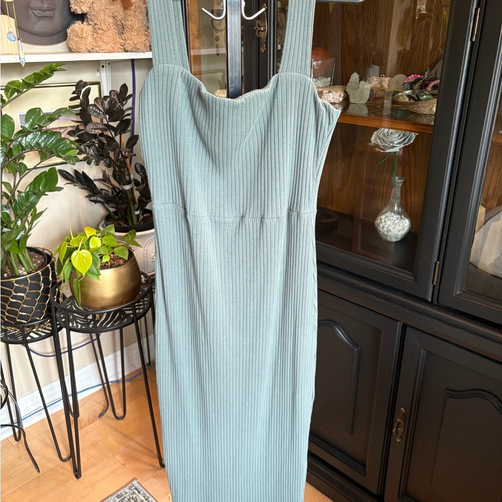Ten Tree Elegant Green Ribbed Dress